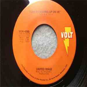 United Image - Love's Creeping Up On Me / I'll Keep Coming Back