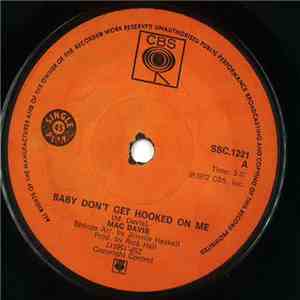 Mac Davis - Baby Don't Get Hooked On Me / Poem For My Little Lady
