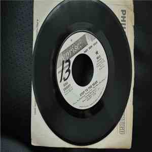 Bing Crosby - Step To The Rear / What Do We Do With The World?